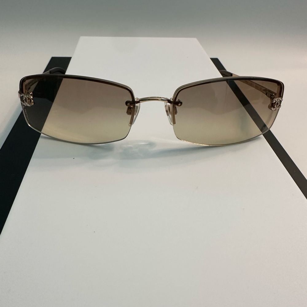 Vintage 2000 Chanel Brown Gradient Rimless Lens Style